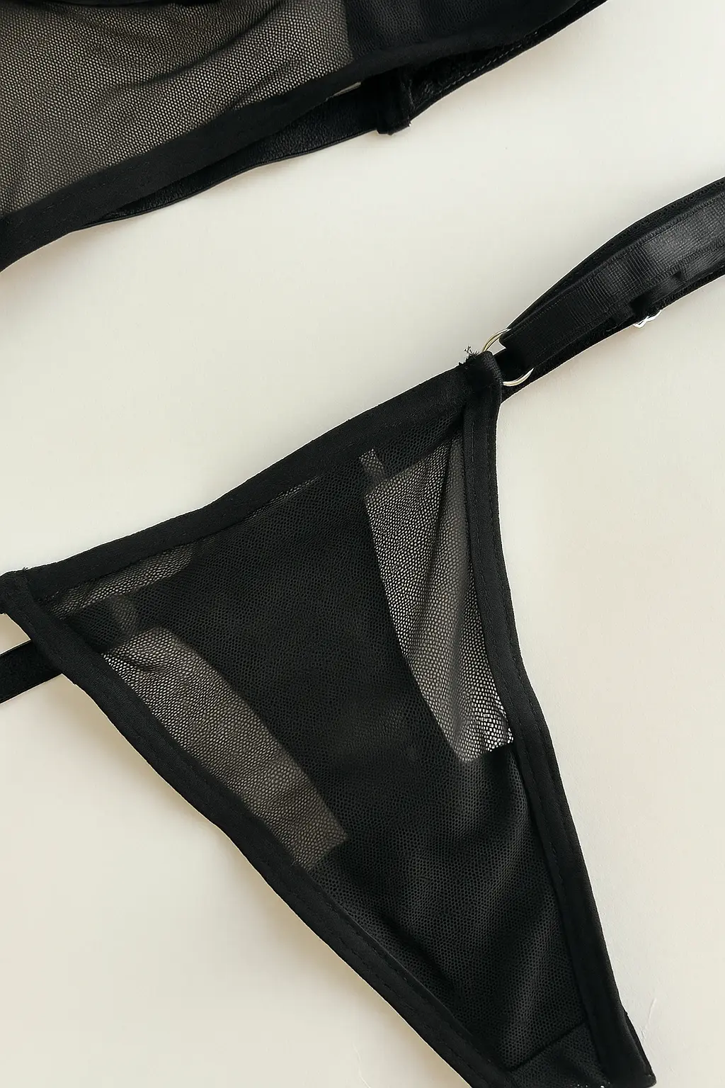 CONJUNTO CON LIGUEROS AGATHA — imagen 3