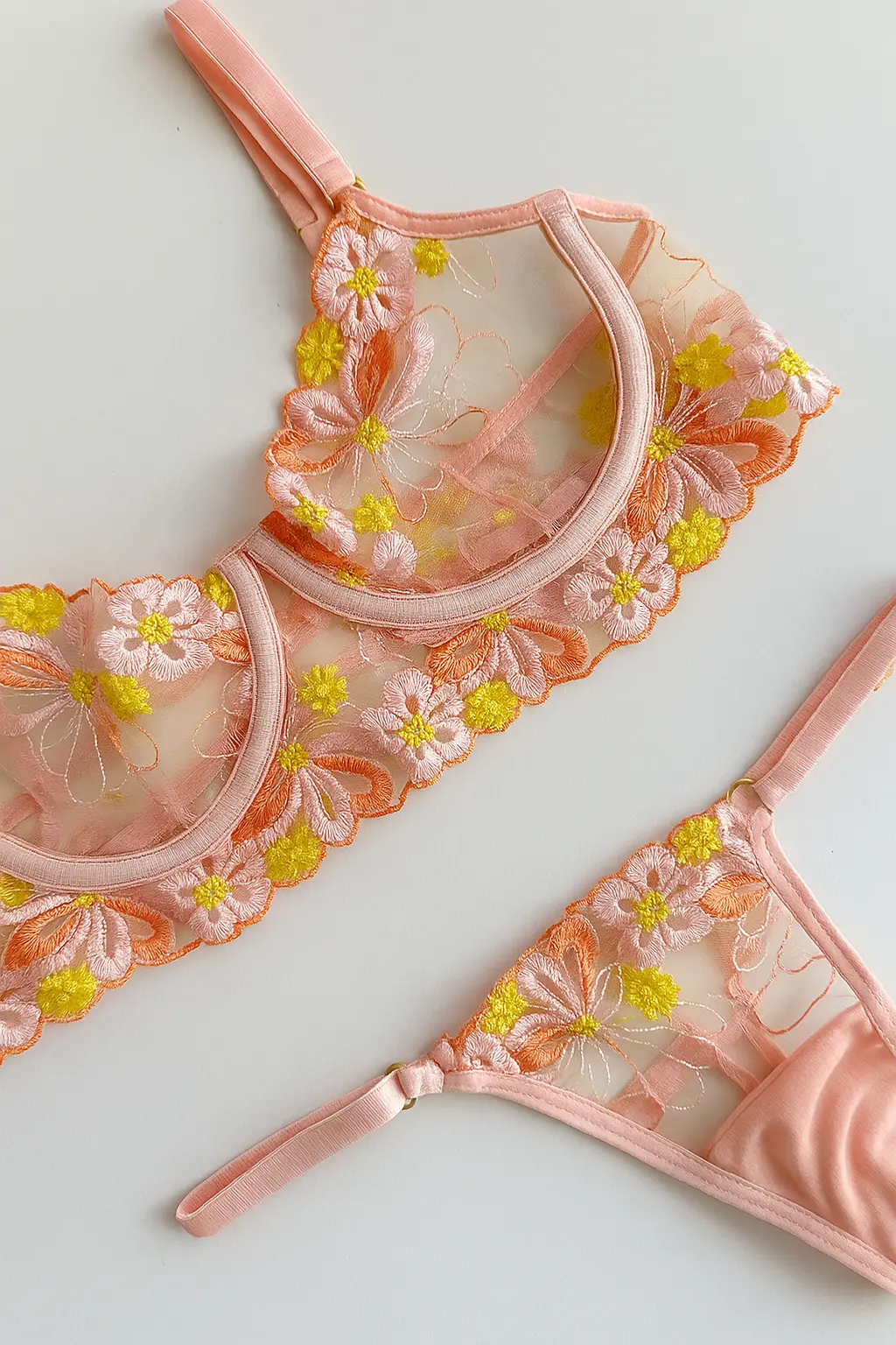 CONJUNTO DE LENCERÍA CON BORDADOS DALIA — imagen 4