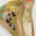 Conjunto de lencería bordado con ligueros Fenty dorado — imagen 3