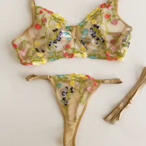 Conjunto de lencería bordado con ligueros Fenty dorado