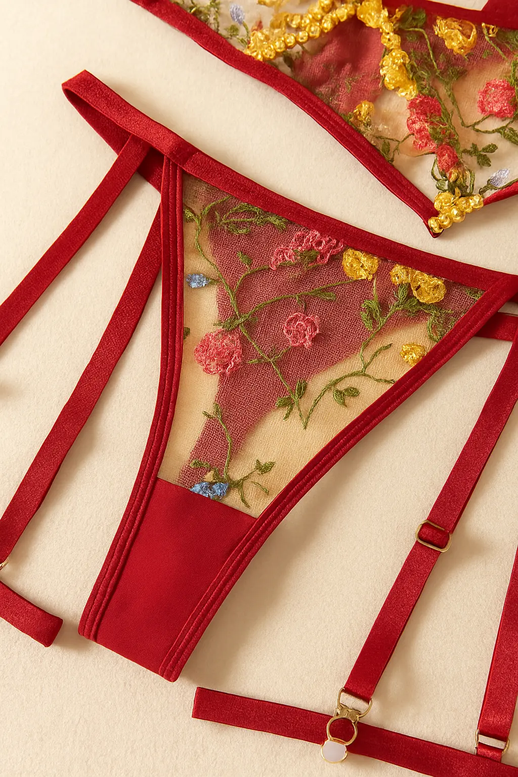 conjunto bordado con ligueros fenty rojo