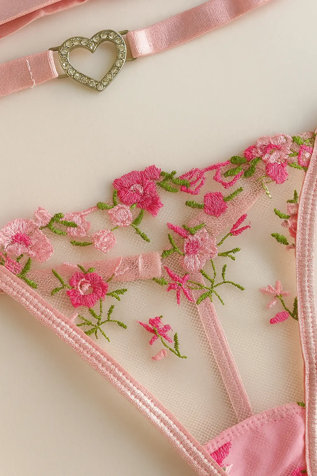 CONJUNTO DE LENCERÍA FLORAL FLOWERS — imagen 3