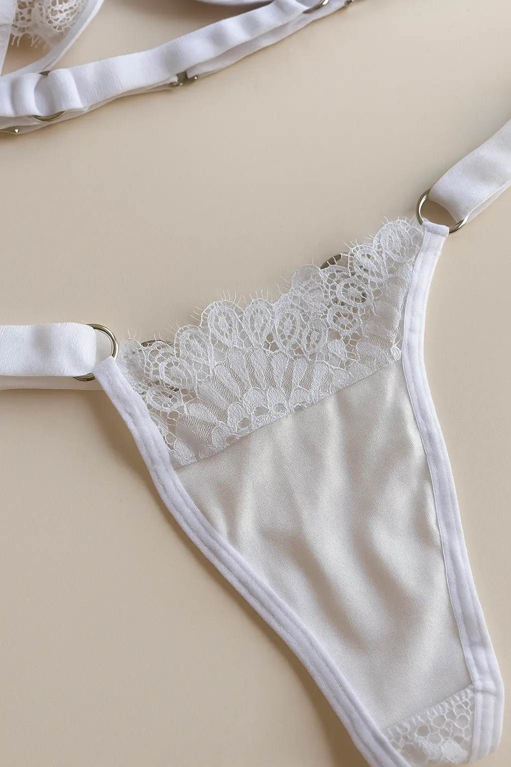 CONJUNTO DE LENCERIA CON LIGUERO THALIA BLANCO — imagen 4
