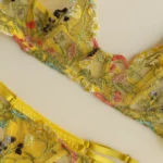 Conjunto bordado con liguero Fenty amarillo — imagen 3