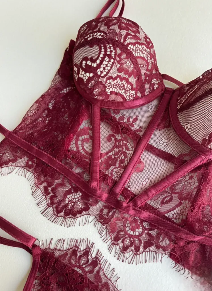 Corset de encaje Alessia vino tinto 2