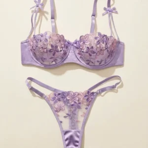 LENCERÍA-SOFIA-EN-ENCAJE-FLORAL-LILA