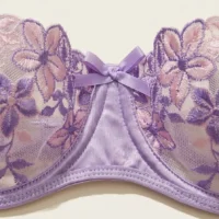 LENCERÍA SOFIA EN ENCAJE FLORAL LILA LENCERÍA SOFIA EN ENCAJE FLORAL LILA