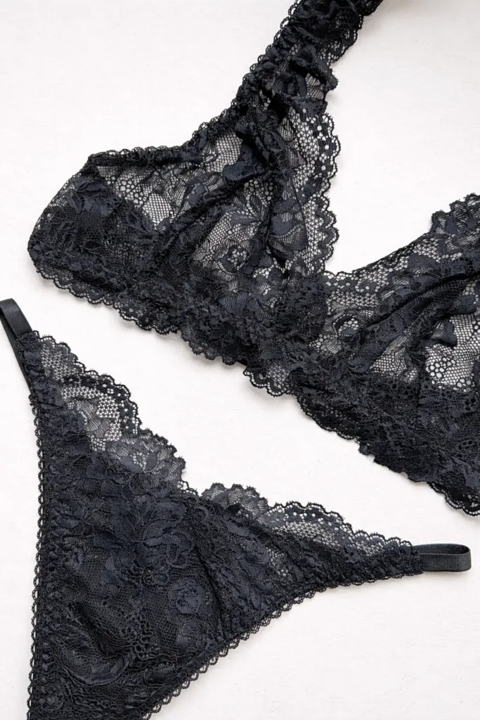 Conjunto de lencería en encaje negro Nina 2