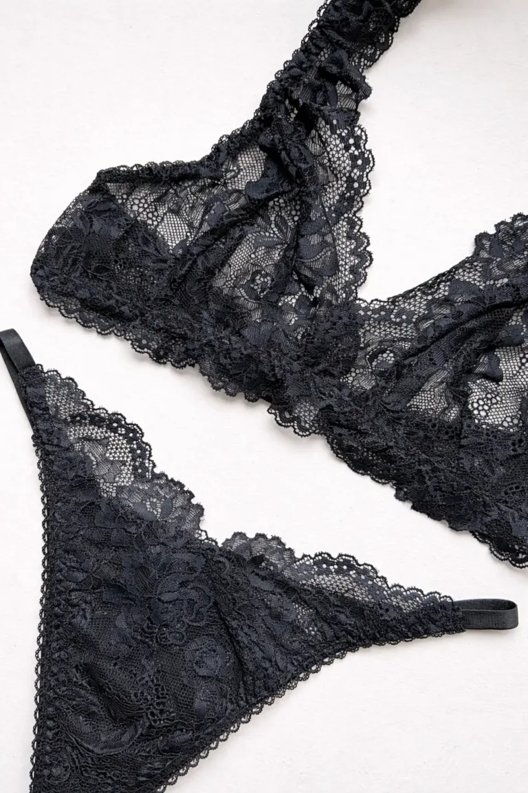 Conjunto de lencería en encaje negro Nina 2