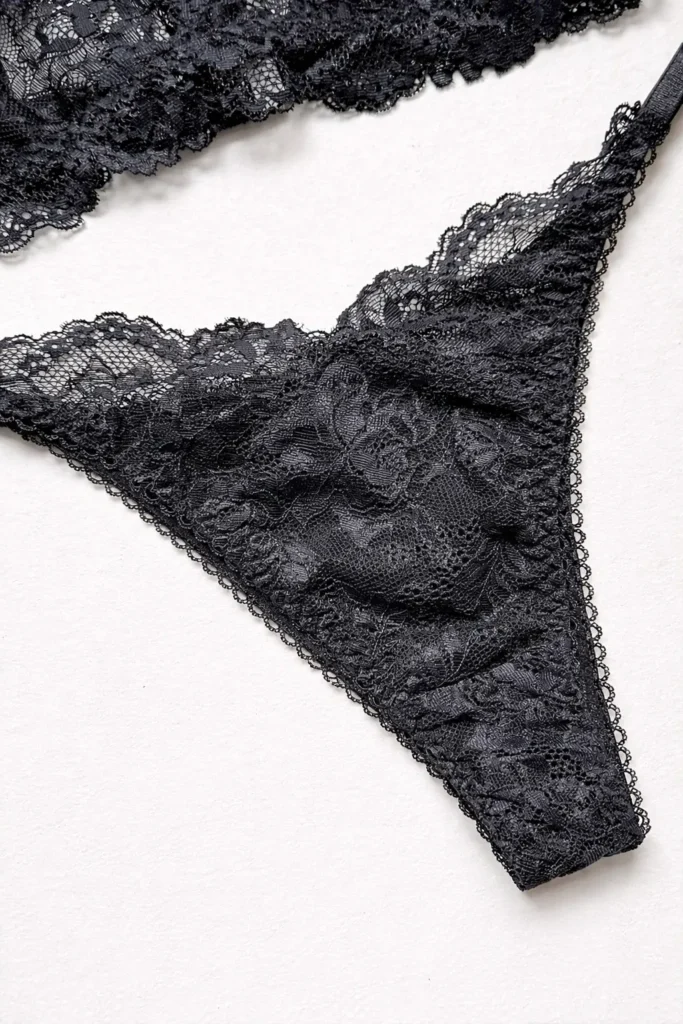 Conjunto de lencería en encaje negro Nina 3