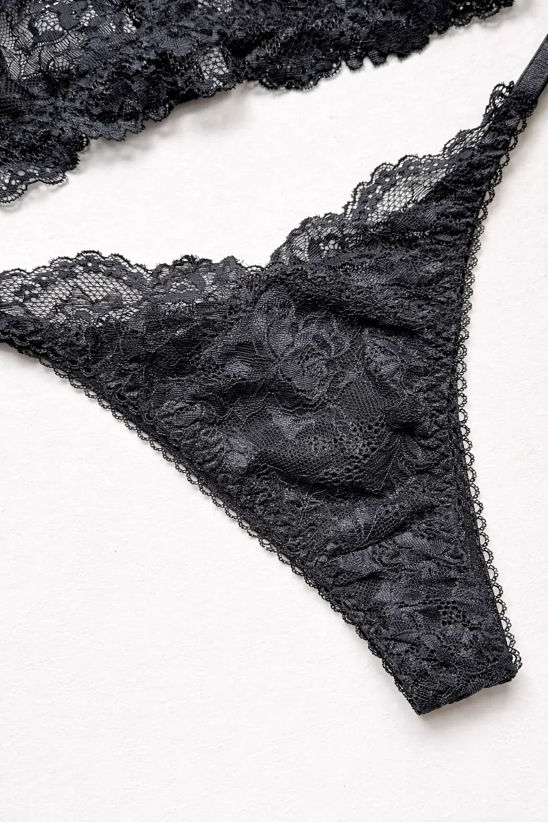 Conjunto de lencería en encaje negro Nina 3