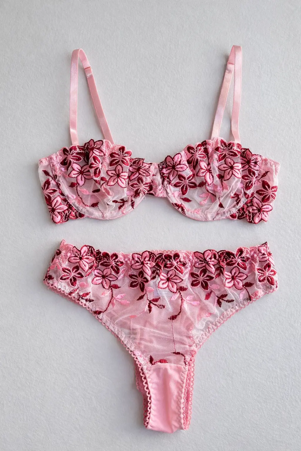 Conjunto de lencería rosa con encaje floral Rosalia 4