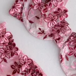 Conjunto de lencería rosa con encaje floral Rosalía — imagen 3