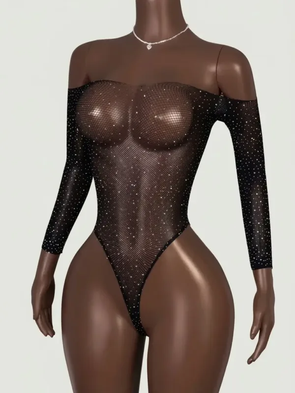 Body brillante de malla negra con manga larga y hombros descubiertos