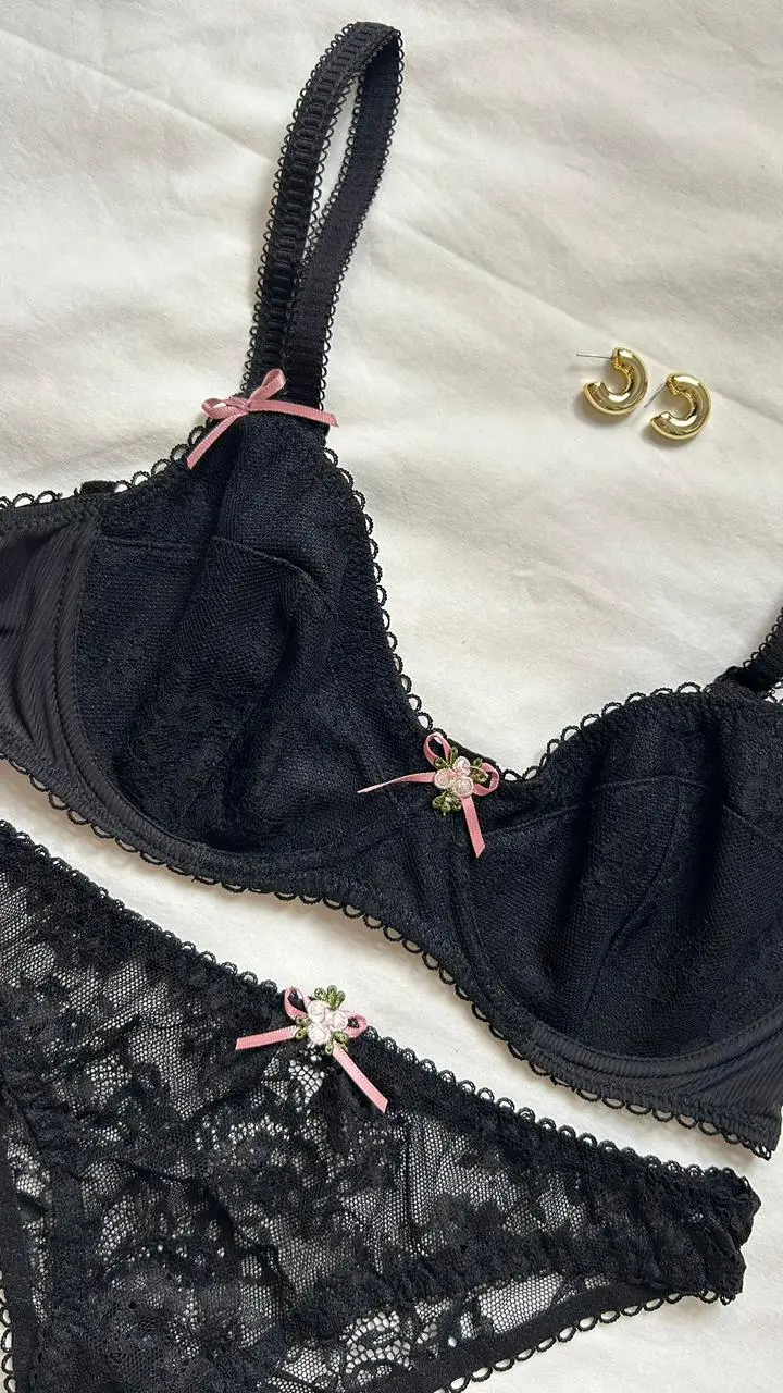 Brasier Darla tipo balconet negro en encaje floral con varillas y borde ondulado
