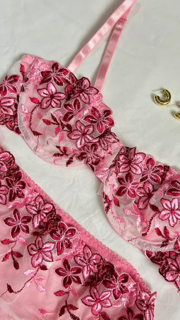 Brasier rosa Rosalía de malla con encaje floral bordado