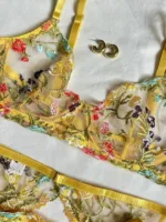 Conjunto Fenty en encaje bordado floral con liguero amarillo — imagen 2
