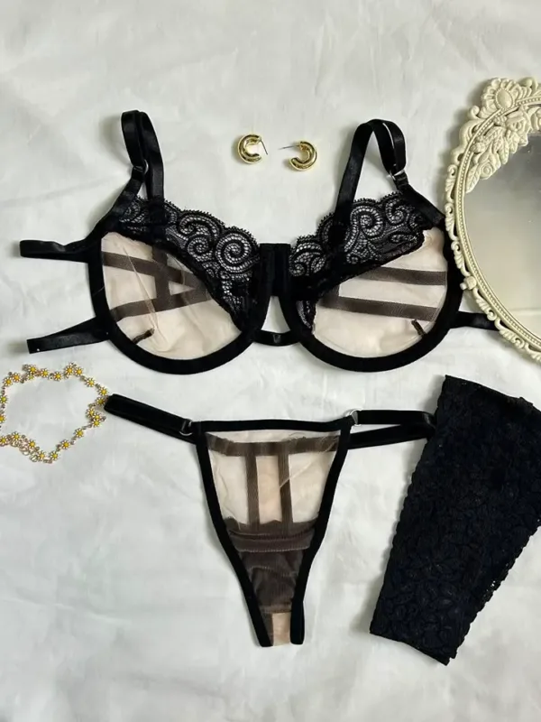 Conjunto de lencería Bonnie con encaje y malla translúcida