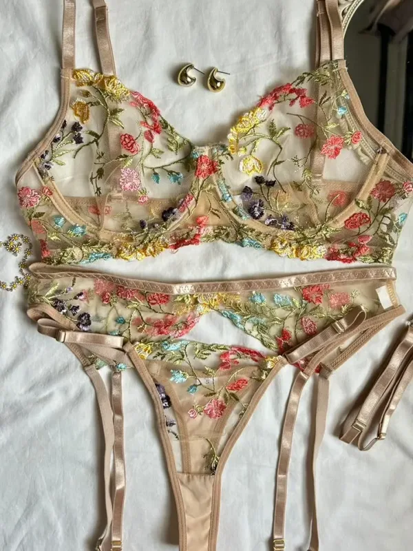 Conjunto de lencería dorada Fenty bordado con ligueros y flores multicolor