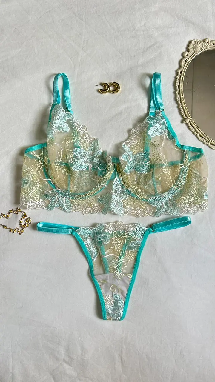 Conjunto de lencería turquesa Salome con brasier y panty de encaje floral