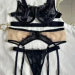 Conjunto de lencería con liguero Thalia negro