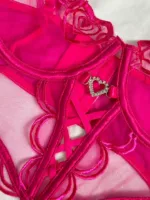 Conjunto de lencería rosa Milu en malla con bordados — imagen 3