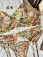 Conjunto de lencería bordado con ligueros Fenty dorado — imagen 3