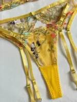 Conjunto Fenty en encaje bordado floral con liguero amarillo — imagen 3