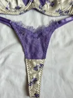 Conjunto de lencería de satín y encaje Violeta — imagen 3