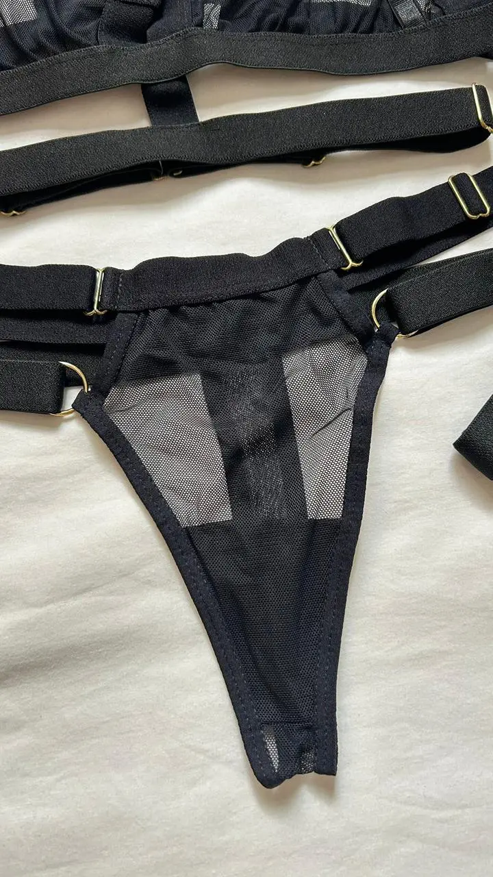 Panty tipo tanga Anahi negro semitransparente