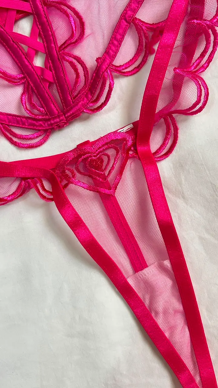 Panty rosa Milu de malla translúcida tipo tanga