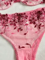 Conjunto de lencería rosa con encaje floral Rosalía — imagen 4