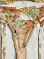 Conjunto de lencería bordado con ligueros Fenty dorado — imagen 4